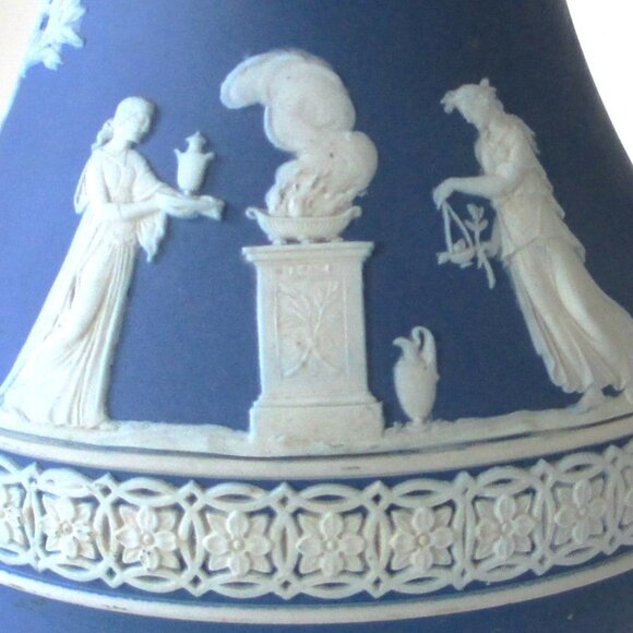 ANTIQUE WEDGWOOD "ETRUSCAN" PITCHER - Picture 9 of 16